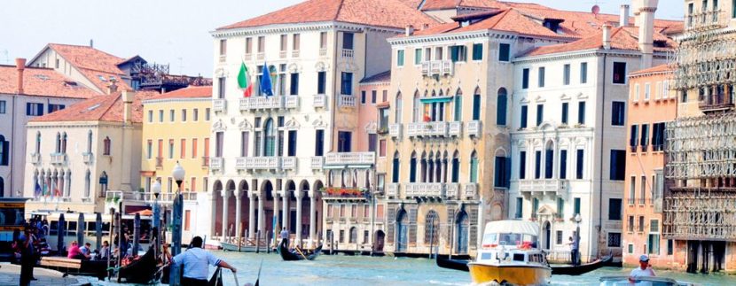 Un hôtel en Italie : Hotel Ca Sagredo – Grand Canal – Venise Italie – photo de gnuckx, via Wikimedia