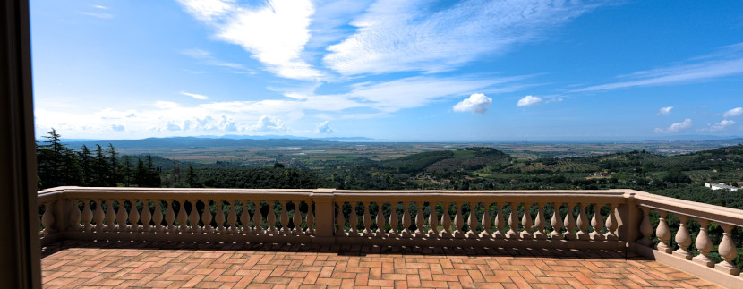 Vista dalla terrazza di casa italiana